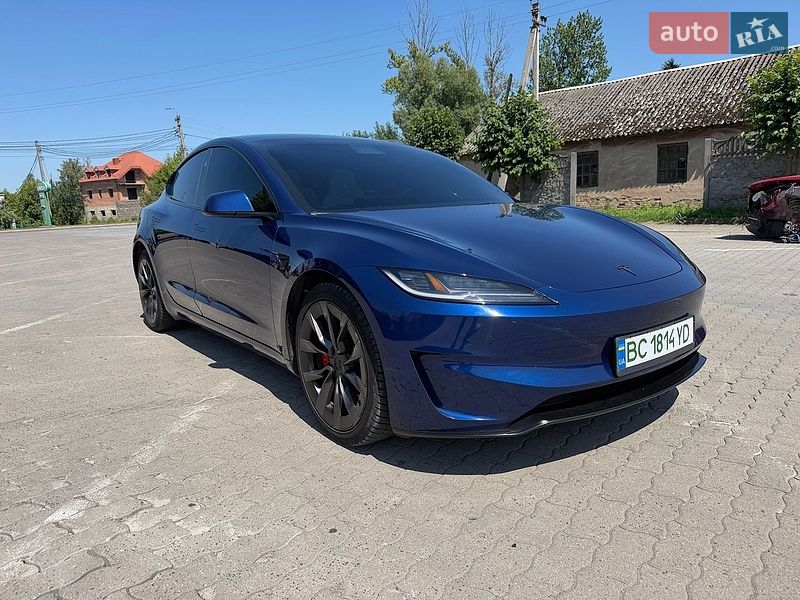Седан Tesla Model 3 2024 в Городке