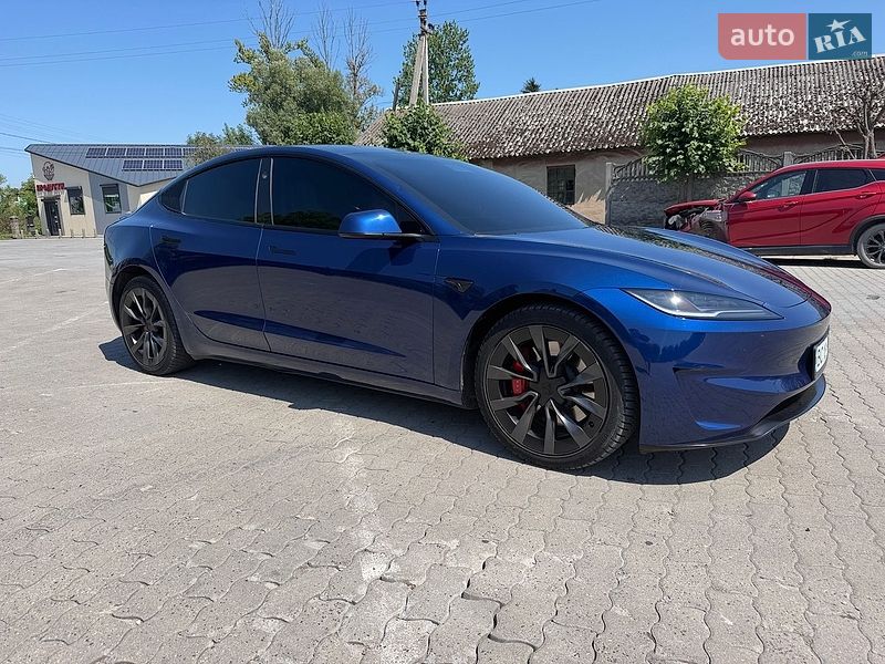 Седан Tesla Model 3 2024 в Городке