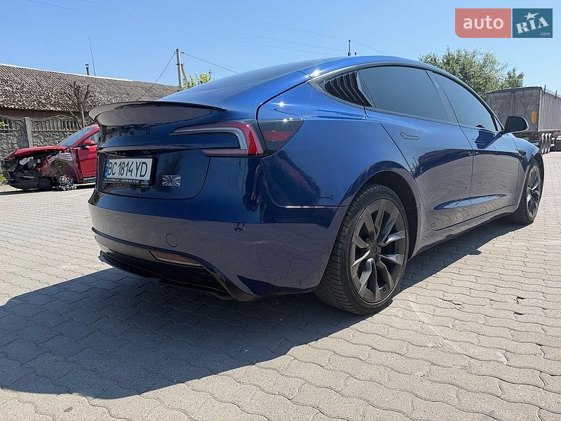 Седан Tesla Model 3 2024 в Городке
