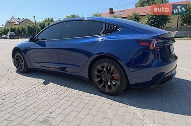 Седан Tesla Model 3 2024 в Городке