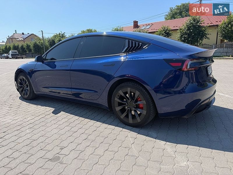 Седан Tesla Model 3 2024 в Городке
