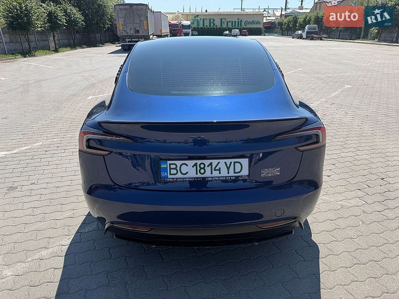 Седан Tesla Model 3 2024 в Городке