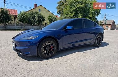 Седан Tesla Model 3 2024 в Городке