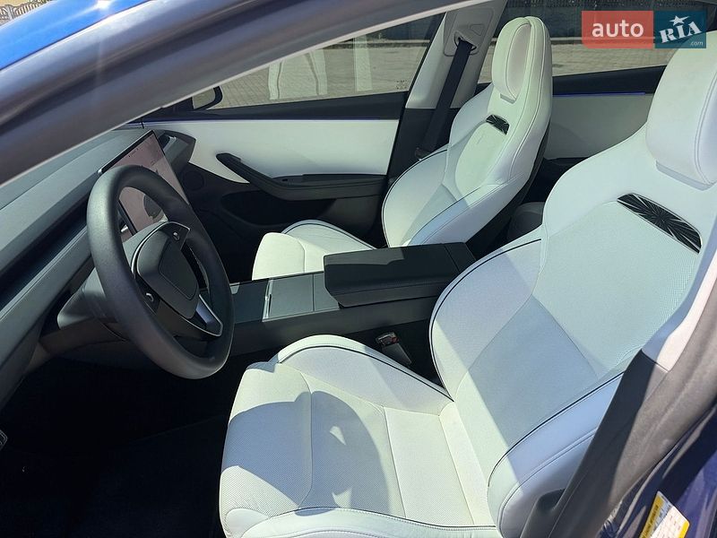 Седан Tesla Model 3 2024 в Городке