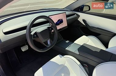 Седан Tesla Model 3 2024 в Городке