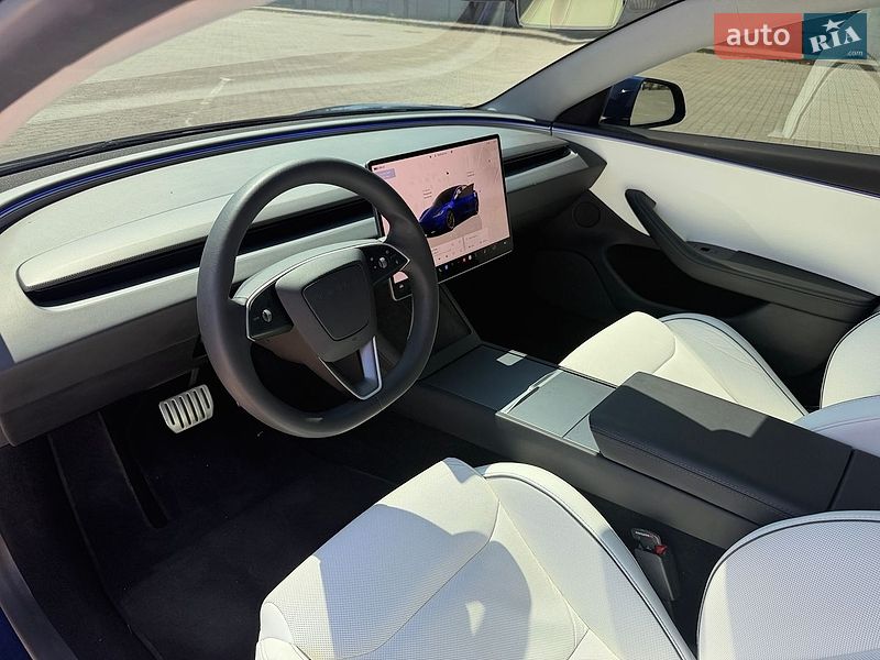 Седан Tesla Model 3 2024 в Городке