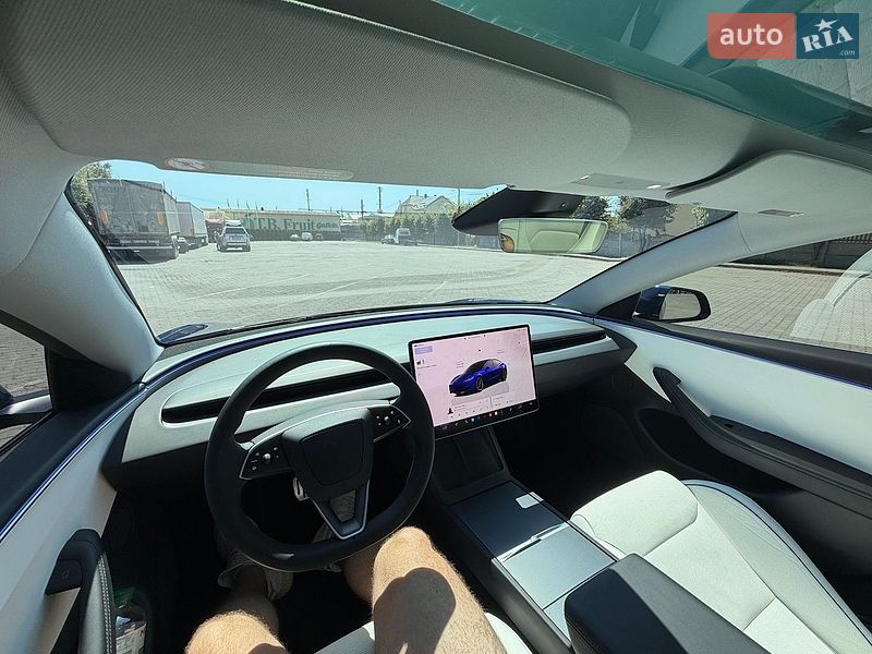 Седан Tesla Model 3 2024 в Городке