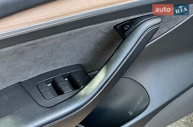 Седан Tesla Model 3 2021 в Києві