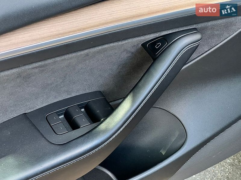 Седан Tesla Model 3 2021 в Києві