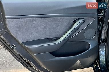 Седан Tesla Model 3 2021 в Києві