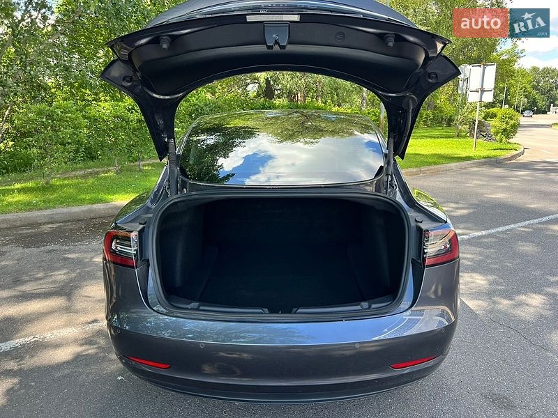 Седан Tesla Model 3 2021 в Києві