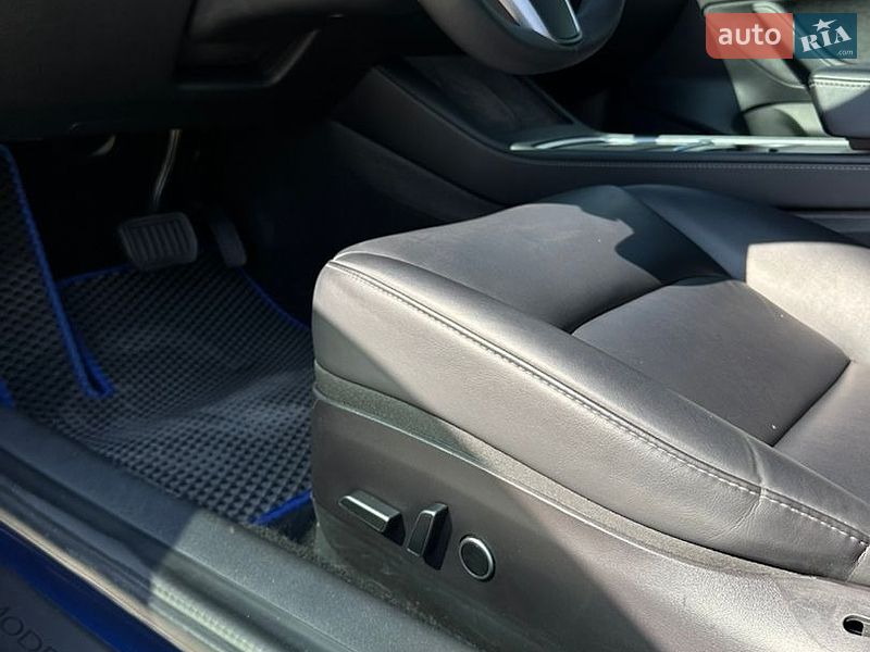 Седан Tesla Model 3 2021 в Львове