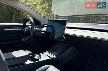 Седан Tesla Model 3 2021 в Львове