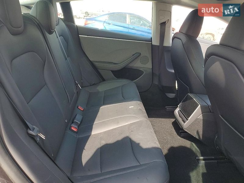 Седан Tesla Model 3 2024 в Киеве