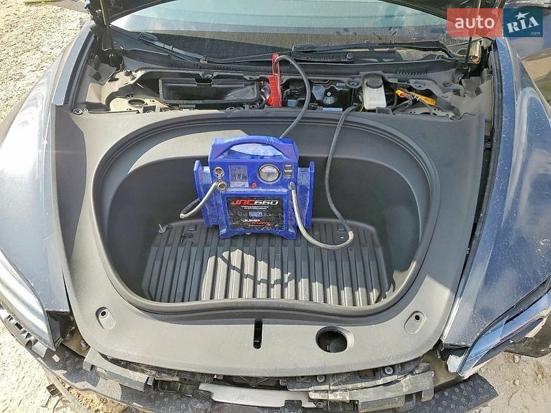 Седан Tesla Model 3 2024 в Киеве