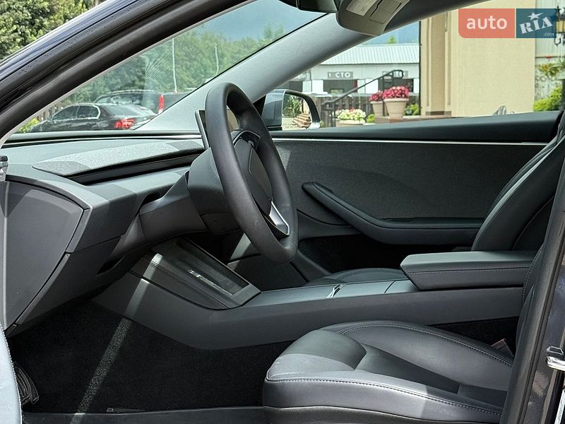 Седан Tesla Model 3 2024 в Стрые