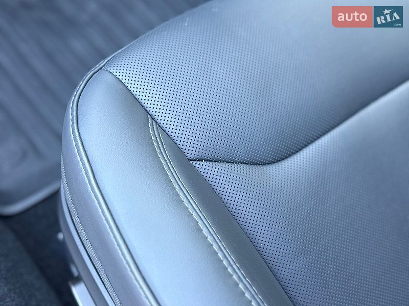 Седан Tesla Model 3 2024 в Стрые