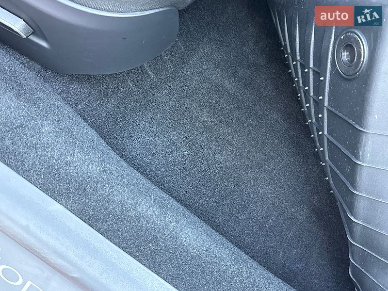 Седан Tesla Model 3 2024 в Стрые
