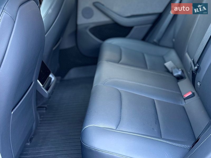 Седан Tesla Model 3 2024 в Стрые