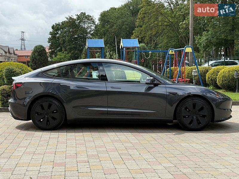 Седан Tesla Model 3 2024 в Стрые