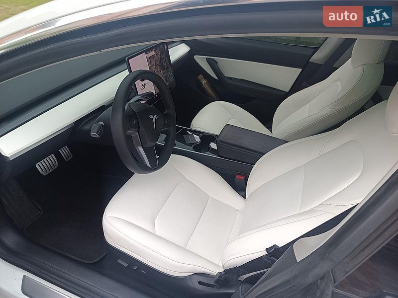 Седан Tesla Model 3 2019 в Киеве