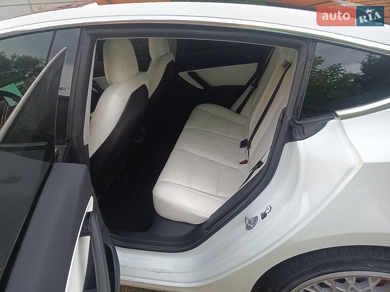 Седан Tesla Model 3 2019 в Киеве