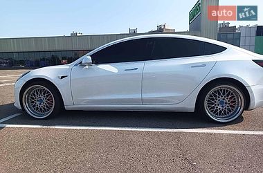 Седан Tesla Model 3 2019 в Киеве