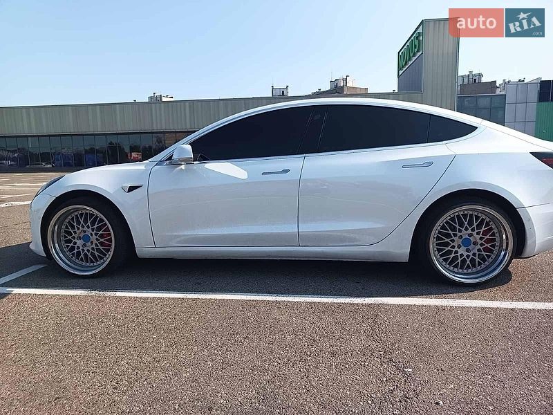 Седан Tesla Model 3 2019 в Киеве