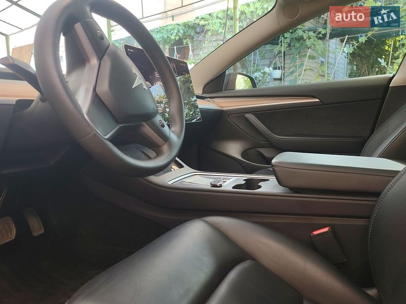 Седан Tesla Model 3 2023 в Одессе