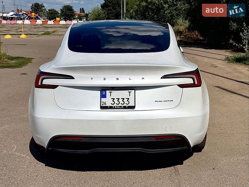 Седан Tesla Model 3 2024 в Одессе