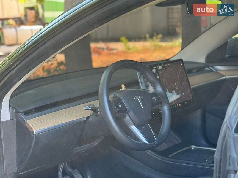 Седан Tesla Model 3 2021 в Кролевце