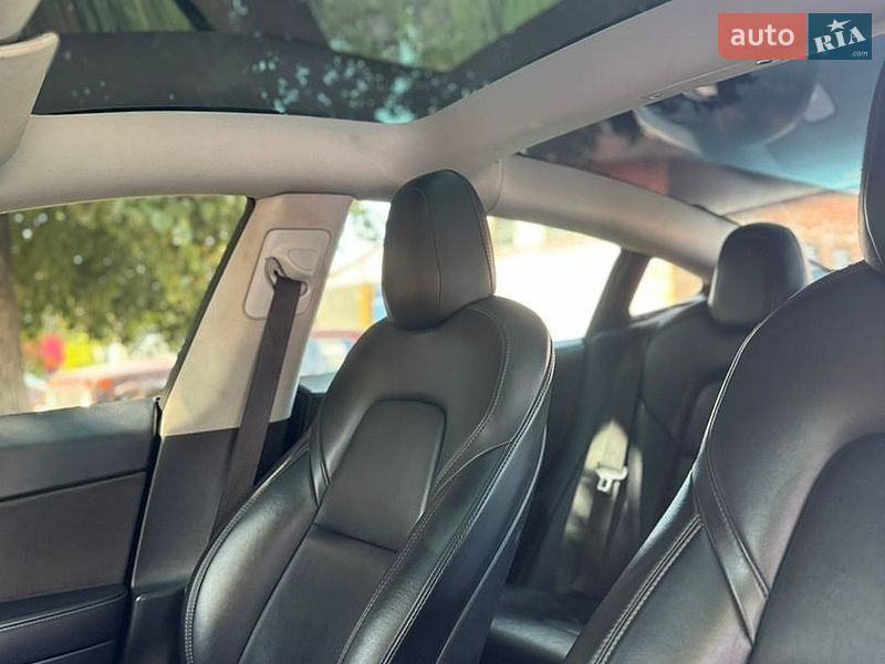 Седан Tesla Model 3 2021 в Кролевце