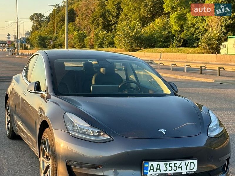 Седан Tesla Model 3 2020 в Києві