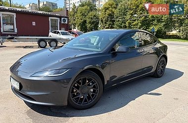 Седан Tesla Model 3 2024 в Львове фото 21 Седан Tesla Model 3 2024 в Львове