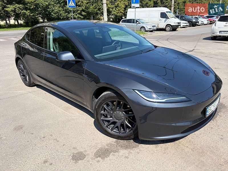 Tesla Model 3 2024