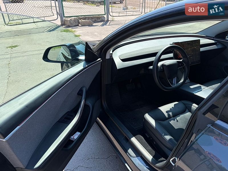 Седан Tesla Model 3 2024 в Львове фото 38 Седан Tesla Model 3 2024 в Львове