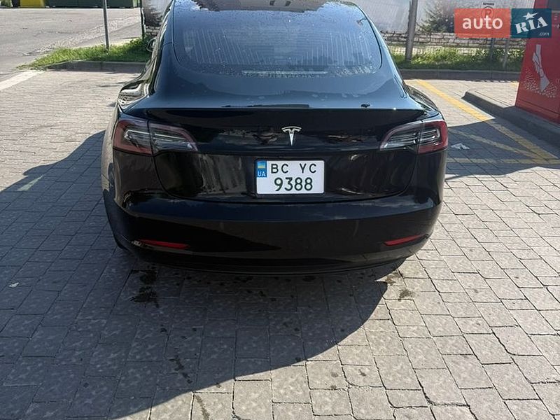 Седан Tesla Model 3 2018 в Львові