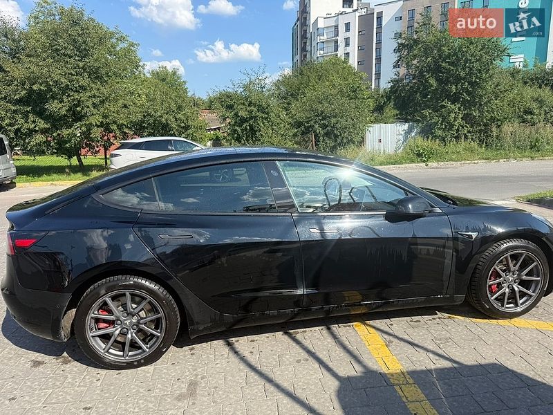 Седан Tesla Model 3 2018 в Львові