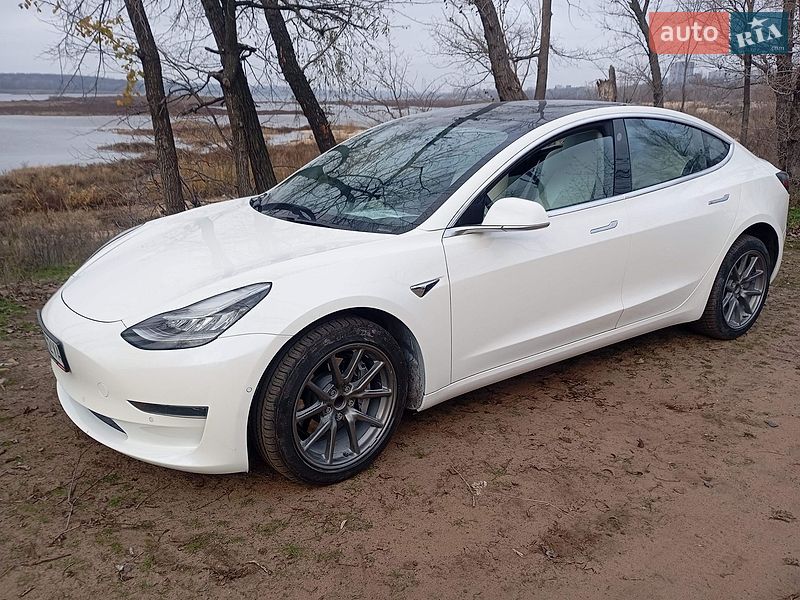 Tesla Model 3 2020