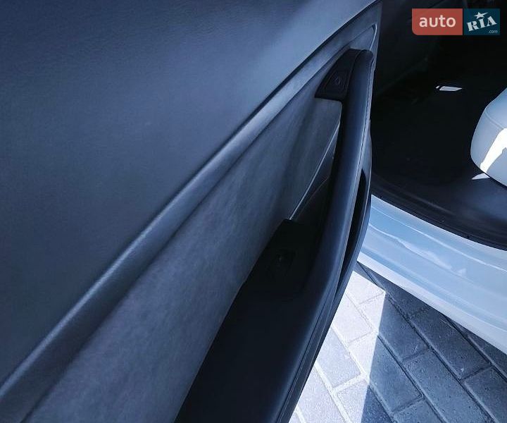 Седан Tesla Model 3 2021 в Львове