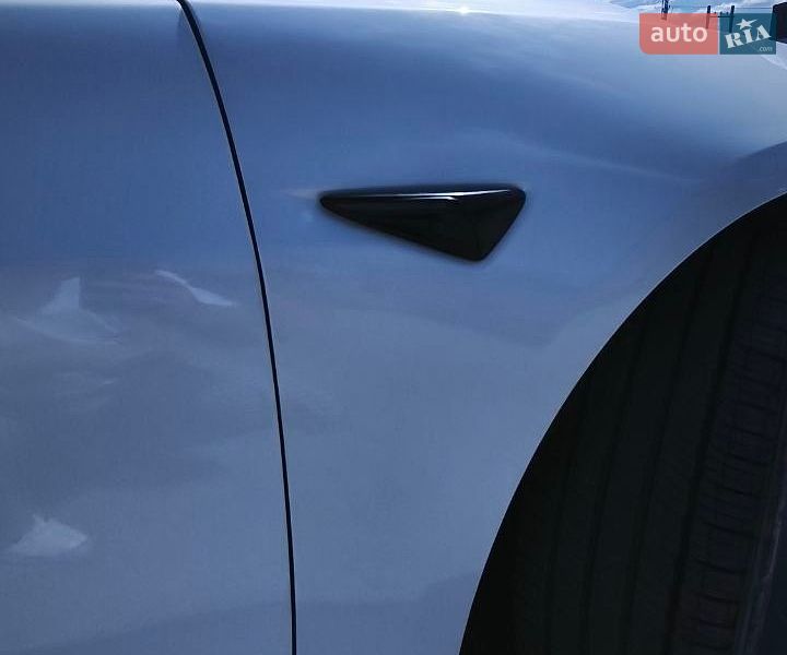 Седан Tesla Model 3 2021 в Львове