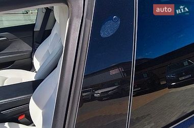 Седан Tesla Model 3 2021 в Львове