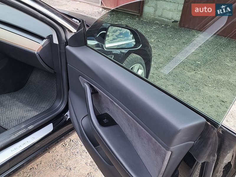 Седан Tesla Model 3 2018 в Луцьку