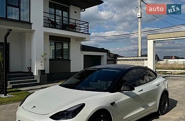 Седан Tesla Model 3 2022 в Ровно