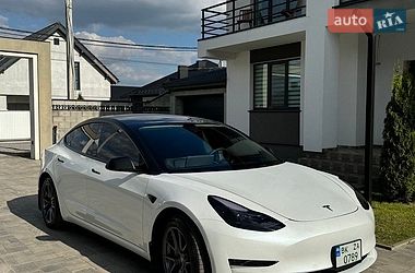 Седан Tesla Model 3 2022 в Ровно