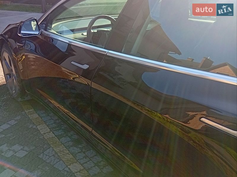 Седан Tesla Model 3 2020 в Городку