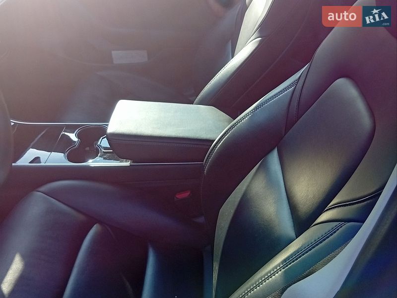 Седан Tesla Model 3 2020 в Городку