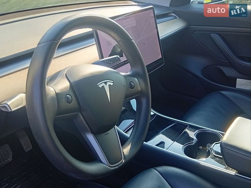 Седан Tesla Model 3 2020 в Городку