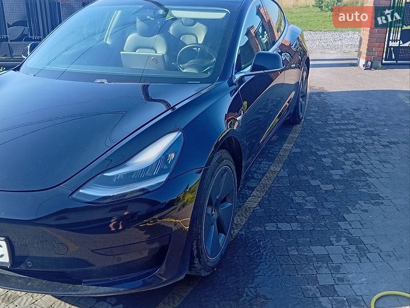 Седан Tesla Model 3 2020 в Городку