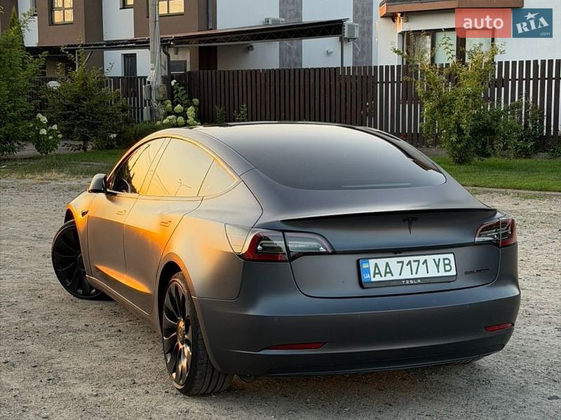 Седан Tesla Model 3 2022 в Броварах